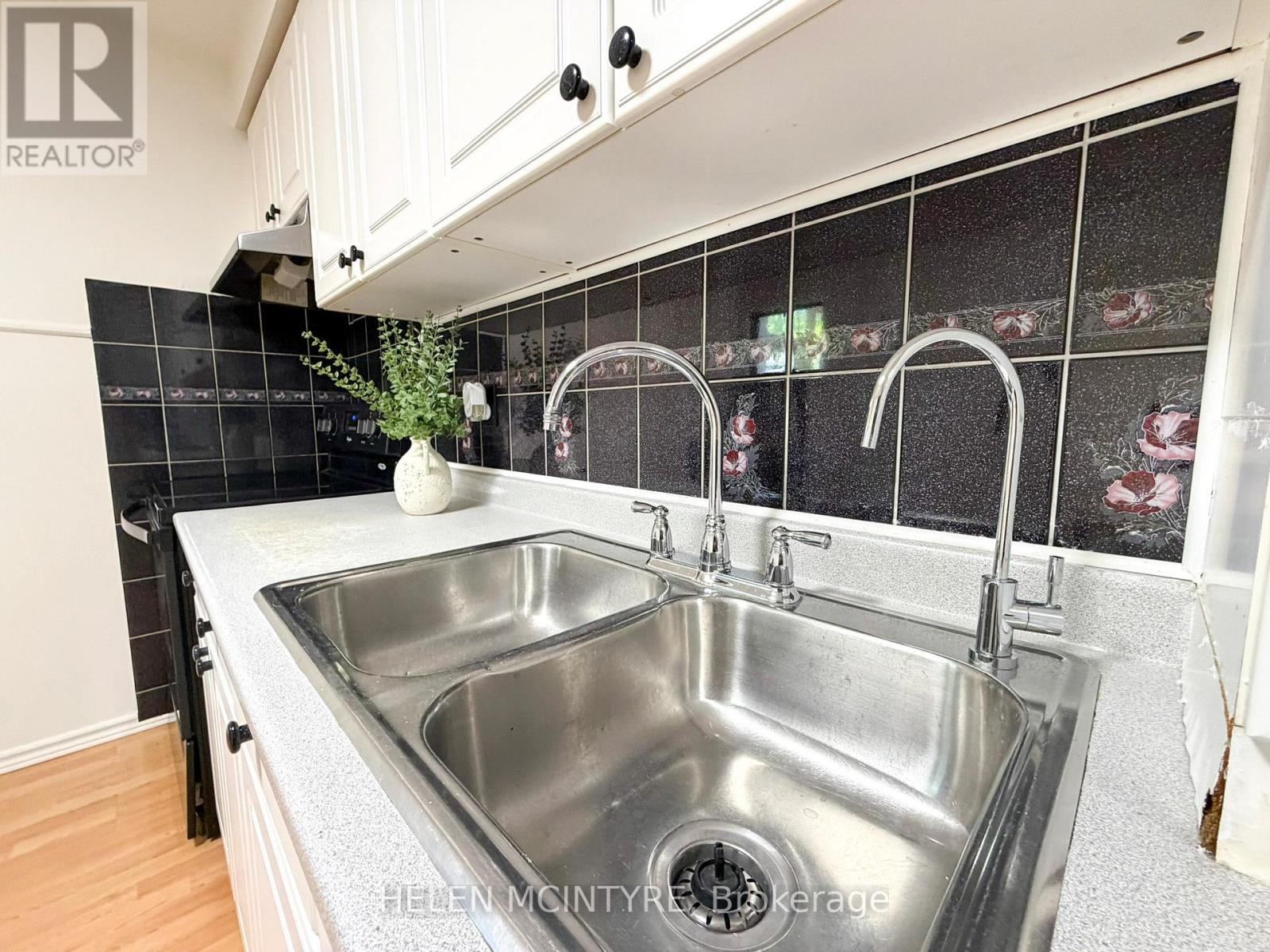 4 - 140 Ripley Court, Oakville, Ontario  L6H 1H1 - Photo 10 - W13217210