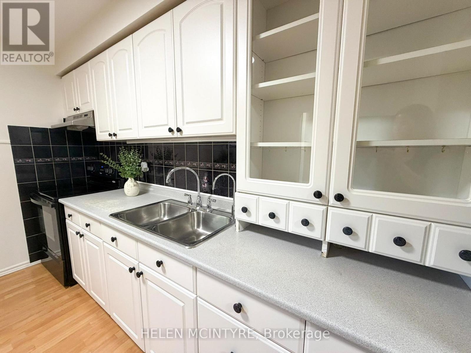 4 - 140 Ripley Court, Oakville, Ontario  L6H 1H1 - Photo 9 - W13217210