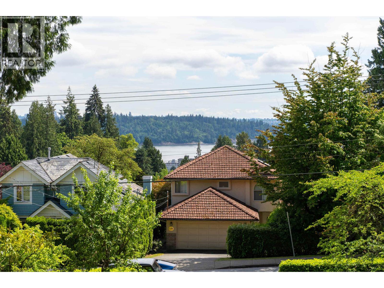 1393 Mathers Avenue, West Vancouver, British Columbia  V7T 2G5 - Photo 2 - R3127435