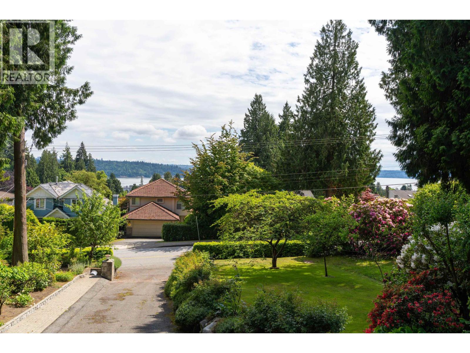 1393 Mathers Avenue, West Vancouver, British Columbia  V7T 2G5 - Photo 3 - R3127435
