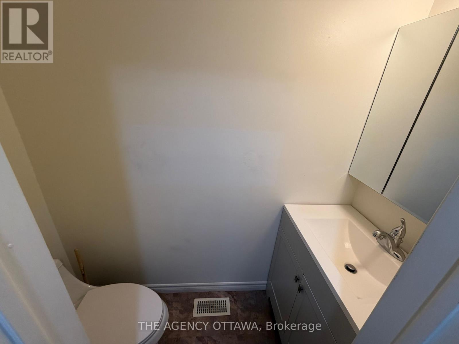 6351 St Louis Drive, Ottawa, Ontario  K1C 2X9 - Photo 3 - X13215392