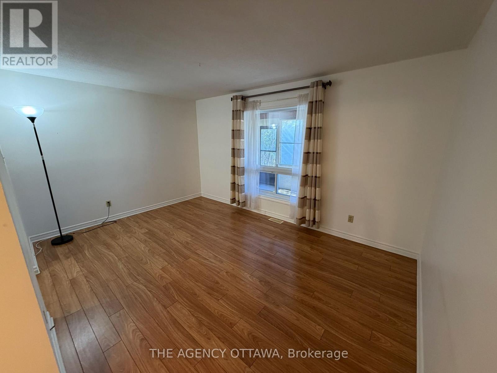 6351 St Louis Drive, Ottawa, Ontario  K1C 2X9 - Photo 4 - X13215392