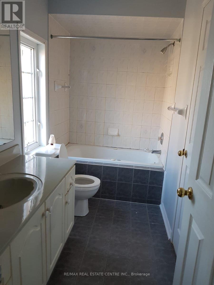 30 - 1591 South Parade Court, Mississauga, Ontario  L5M 6G1 - Photo 7 - W12994500