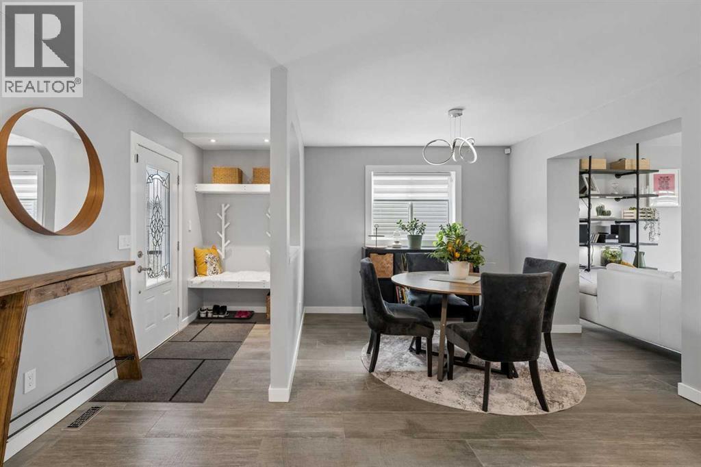 105 Royal Birch Crescent Nw, Calgary, Alberta  T3G 5N8 - Photo 4 - A2315380