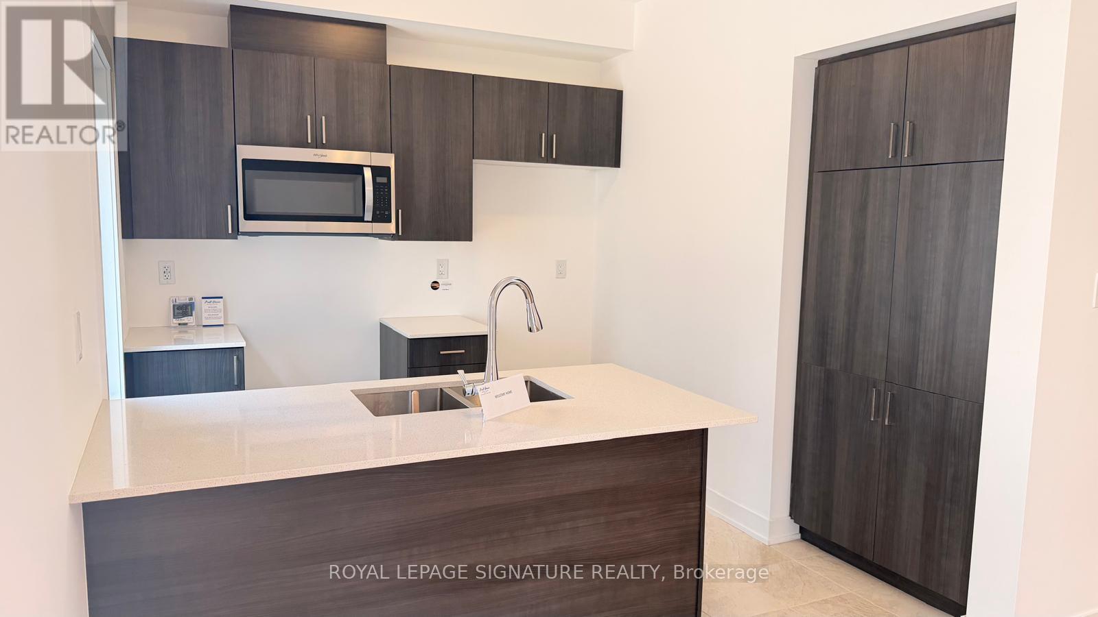 7 Flan Boulevard, Barrie, Ontario  L9J 0E1 - Photo 2 - S13217290