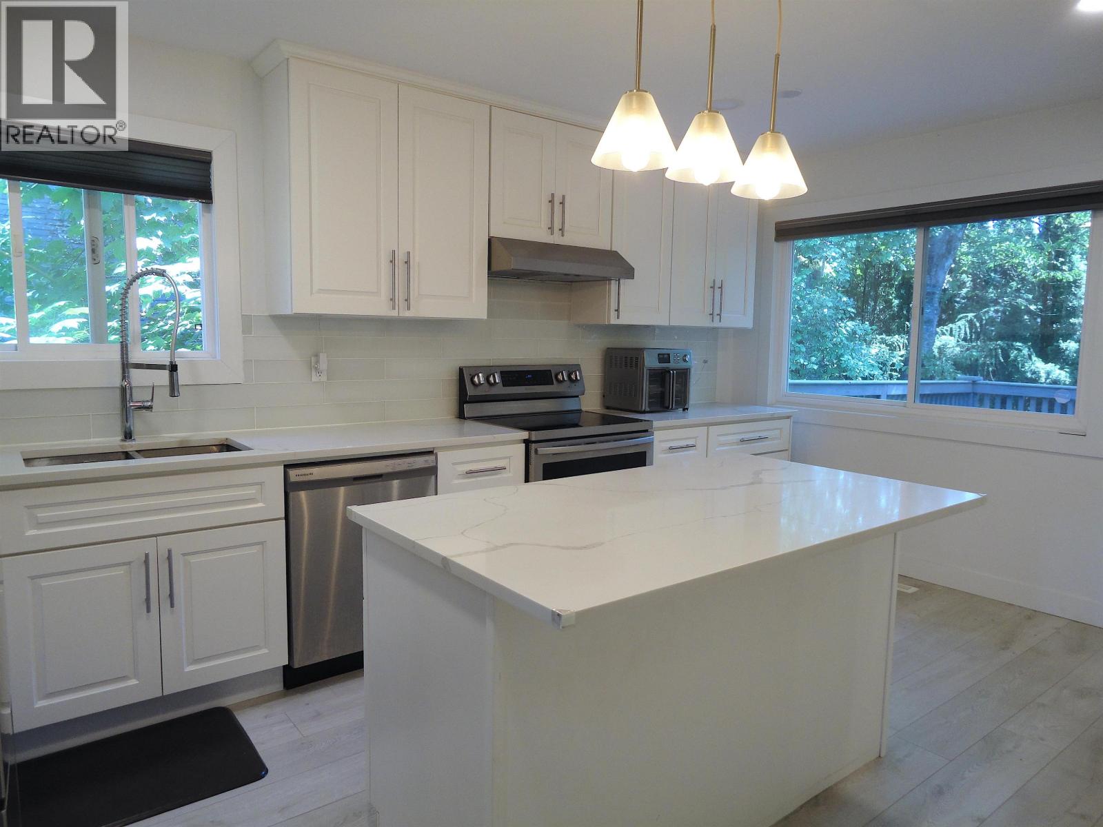 1960 Cameron Avenue, Port Coquitlam, British Columbia  V3C 1J3 - Photo 7 - R3127547