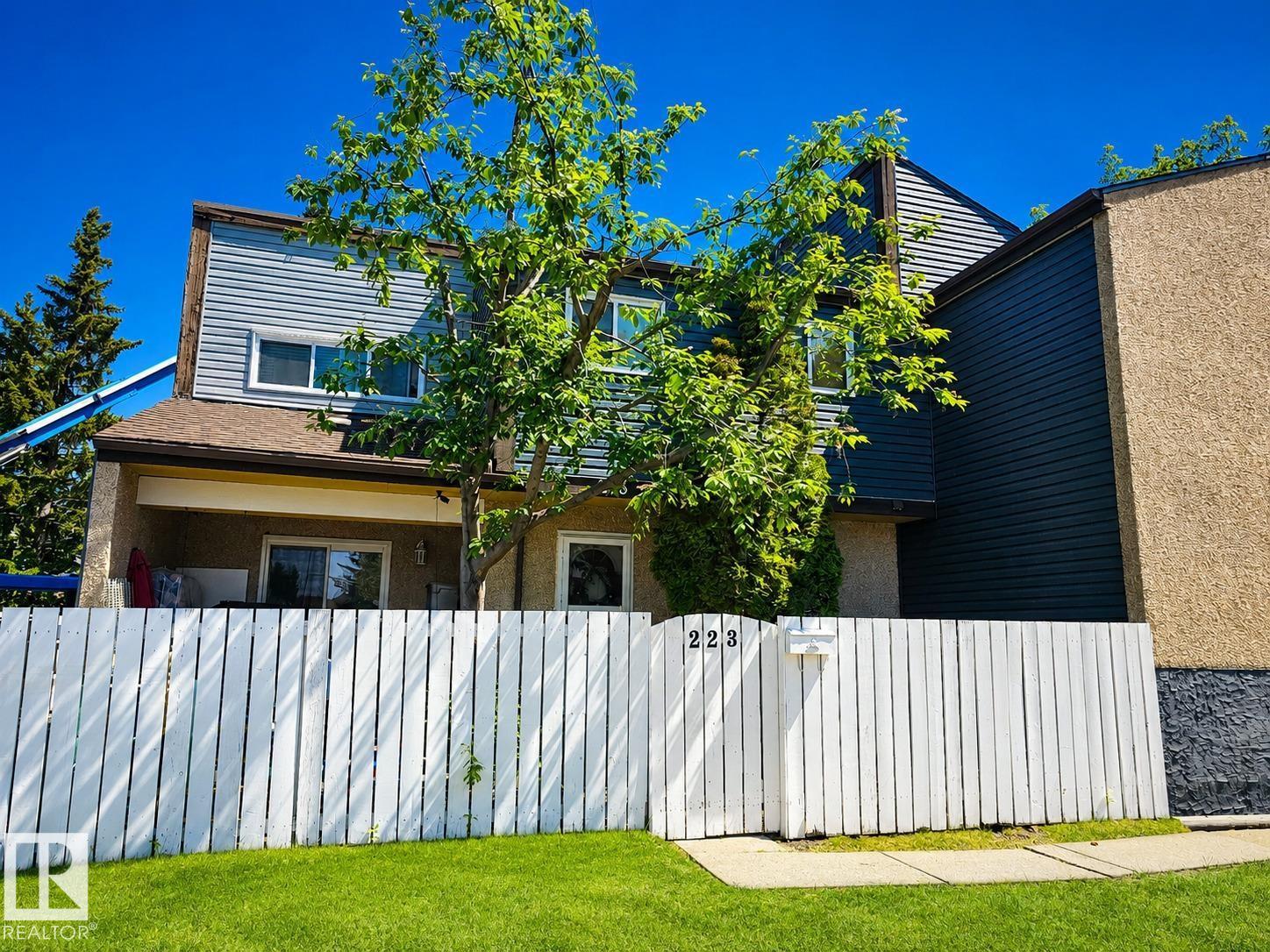 223 Kaskitayo Ct NW, Edmonton, Alberta  T6J 3T3 - Photo 1 - E4476487