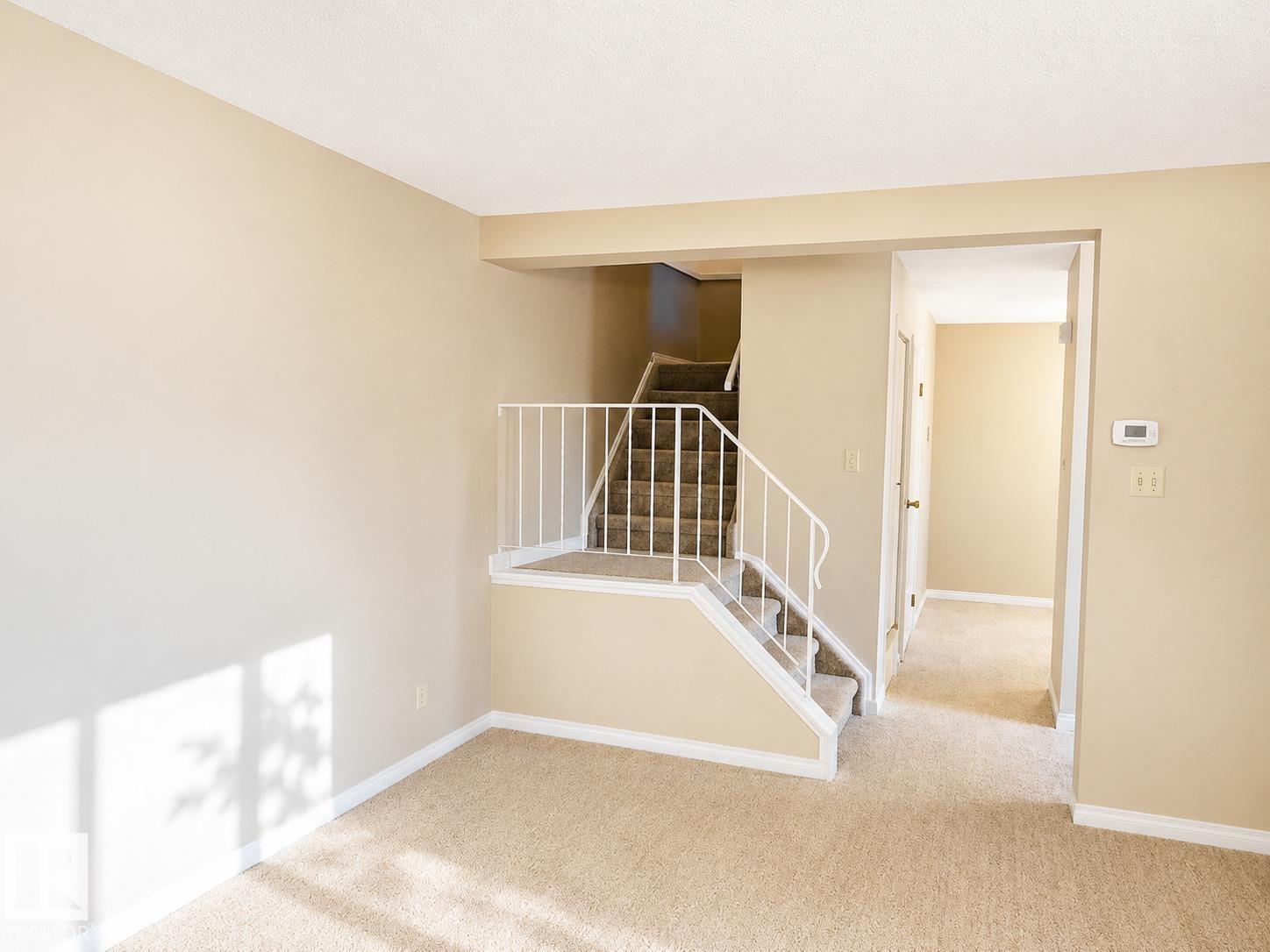 223 Kaskitayo Ct NW, Edmonton, Alberta  T6J 3T3 - Photo 2 - E4476487