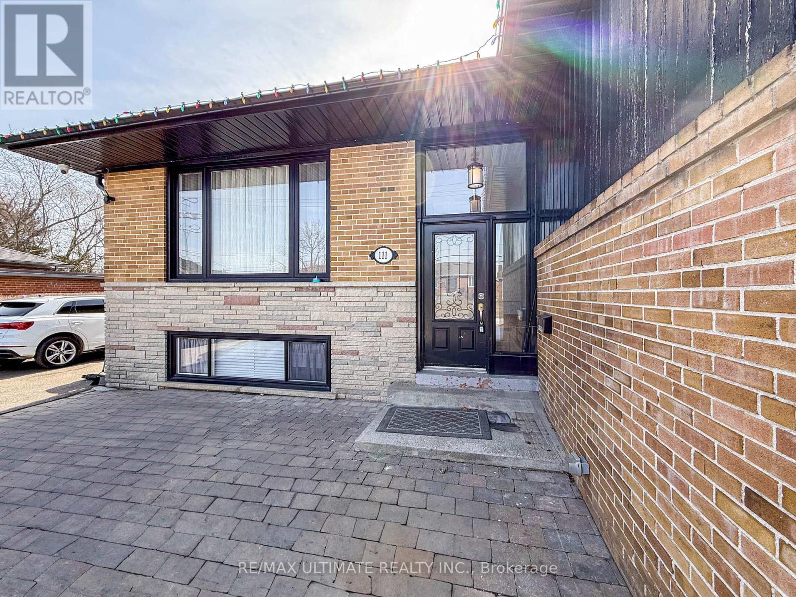 LOWER - 111 COMBE AVENUE, Toronto, Ontario