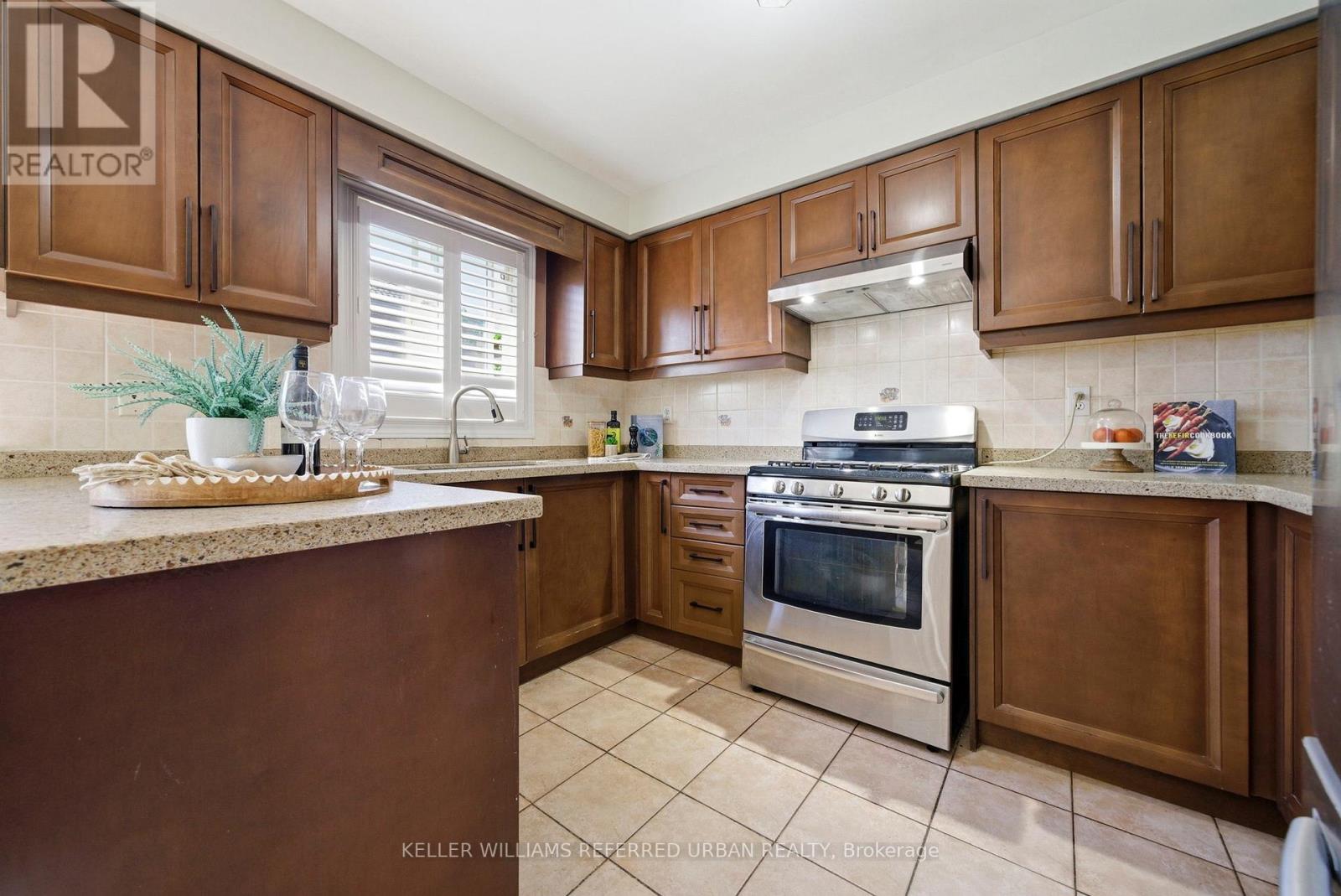 25 Shadyridge Road, Brampton, Ontario  L6P 1K4 - Photo 7 - W13217318