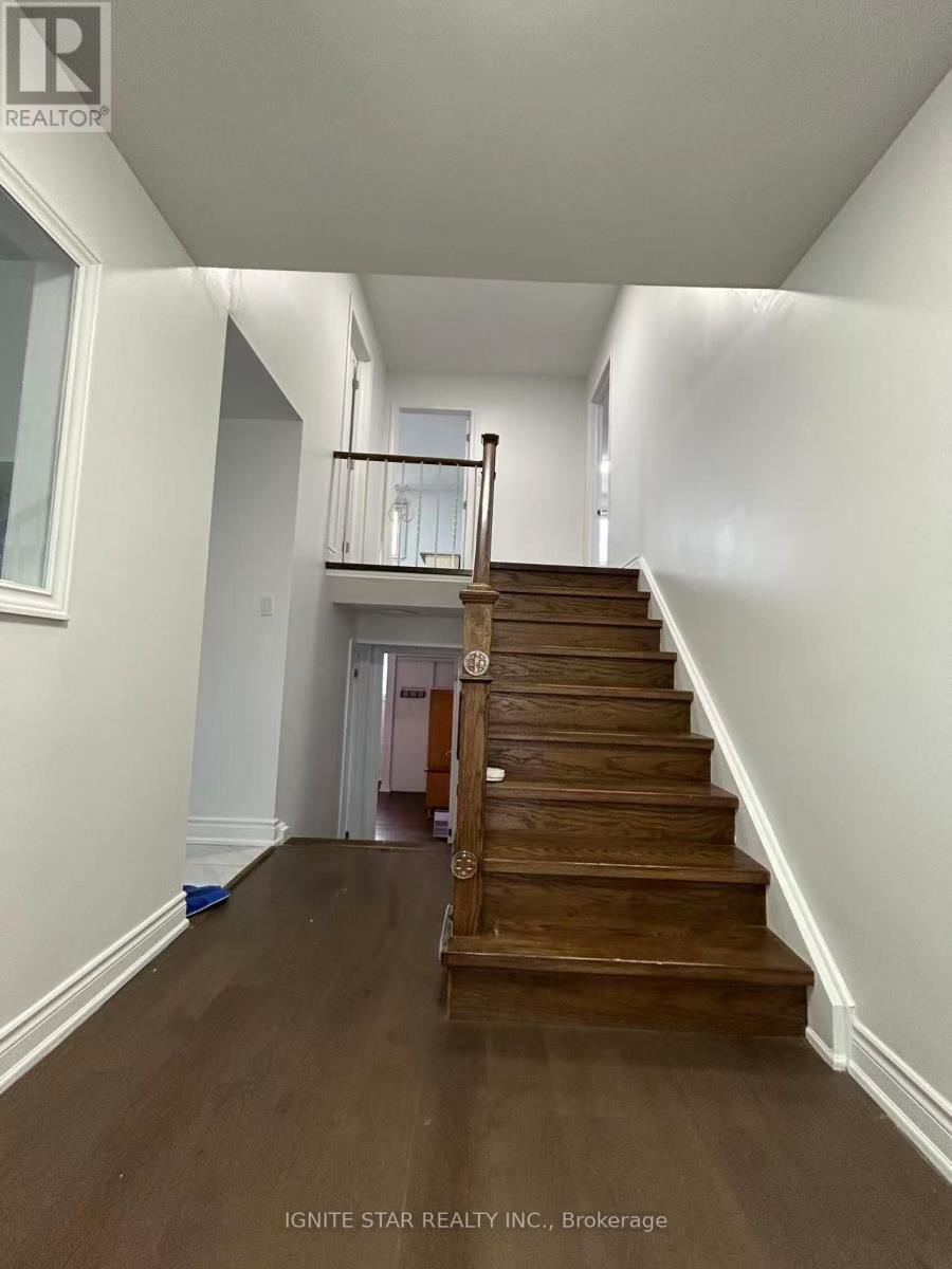 3246 Oakglade Crescent, Mississauga, Ontario  L5C 1X3 - Photo 11 - W13217332