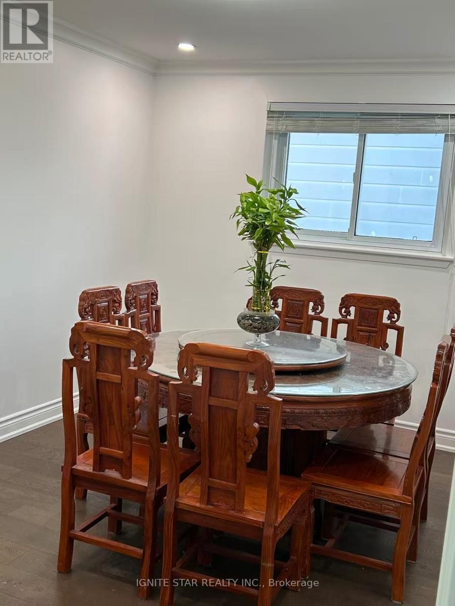 3246 Oakglade Crescent, Mississauga, Ontario  L5C 1X3 - Photo 8 - W13217332