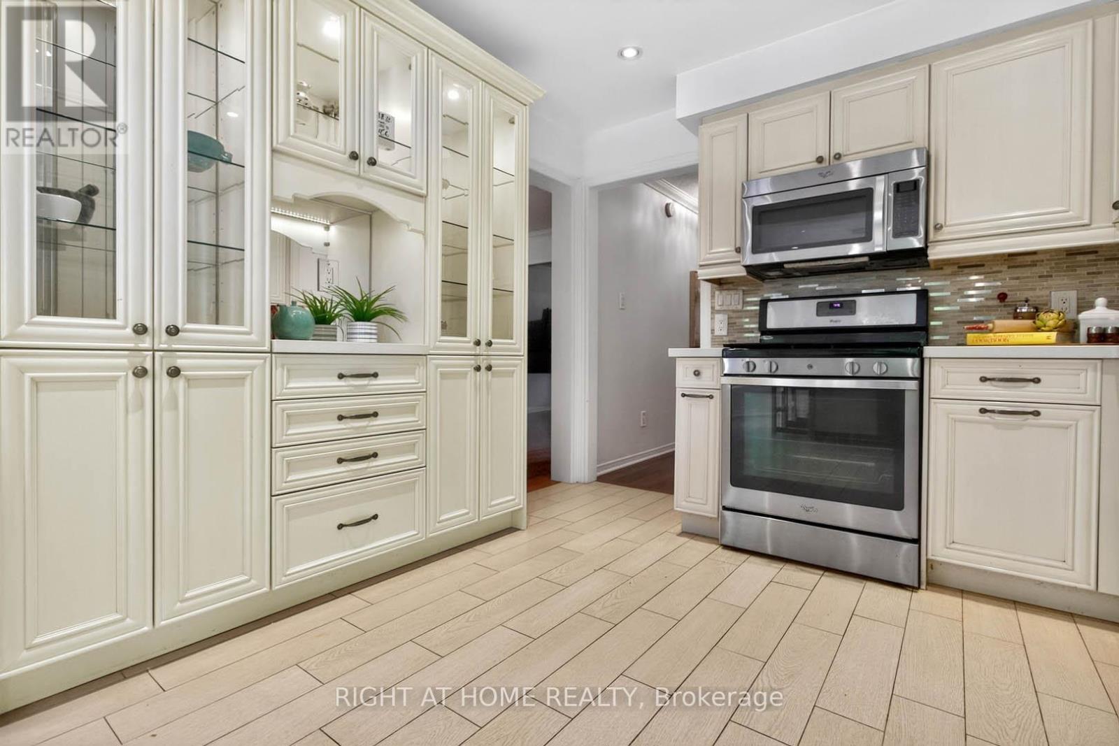 4629 Phoenix Park Crescent, Mississauga, Ontario  L5M 3E9 - Photo 14 - W13217350