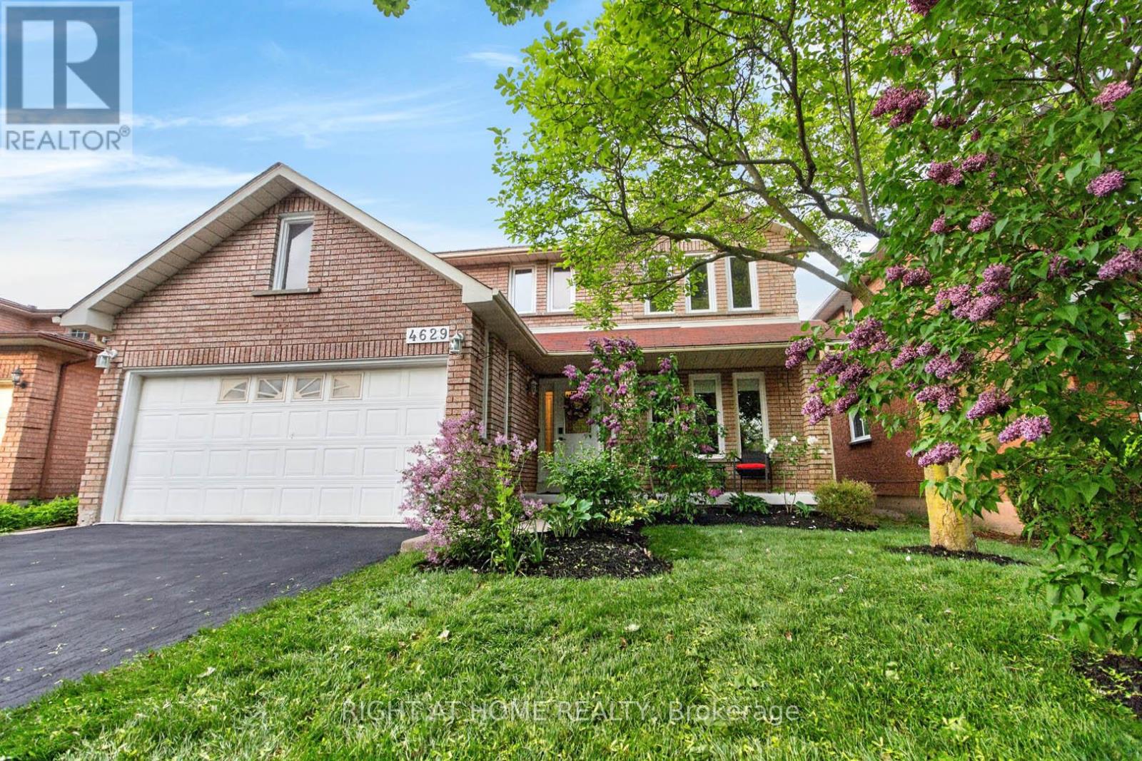 4629 Phoenix Park Crescent, Mississauga, Ontario  L5M 3E9 - Photo 2 - W13217350