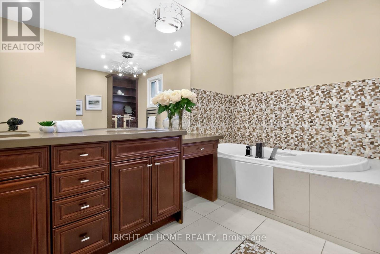 4629 Phoenix Park Crescent, Mississauga, Ontario  L5M 3E9 - Photo 21 - W13217350