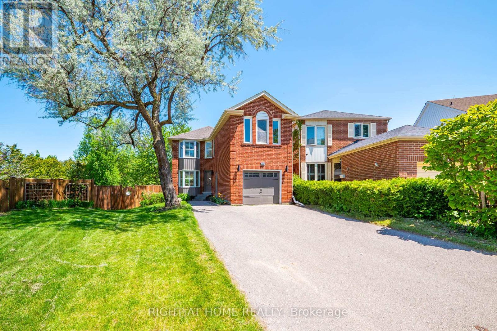 45 LANSBURY COURT, Vaughan, Ontario