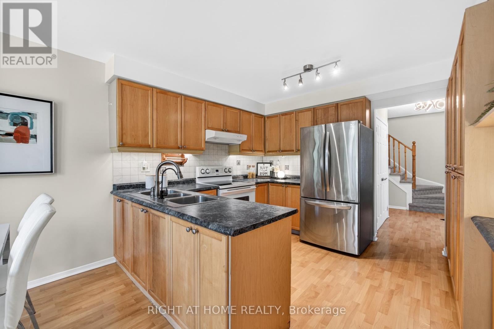 45 Lansbury Court, Vaughan, Ontario  L4J 5K1 - Photo 12 - N13214824