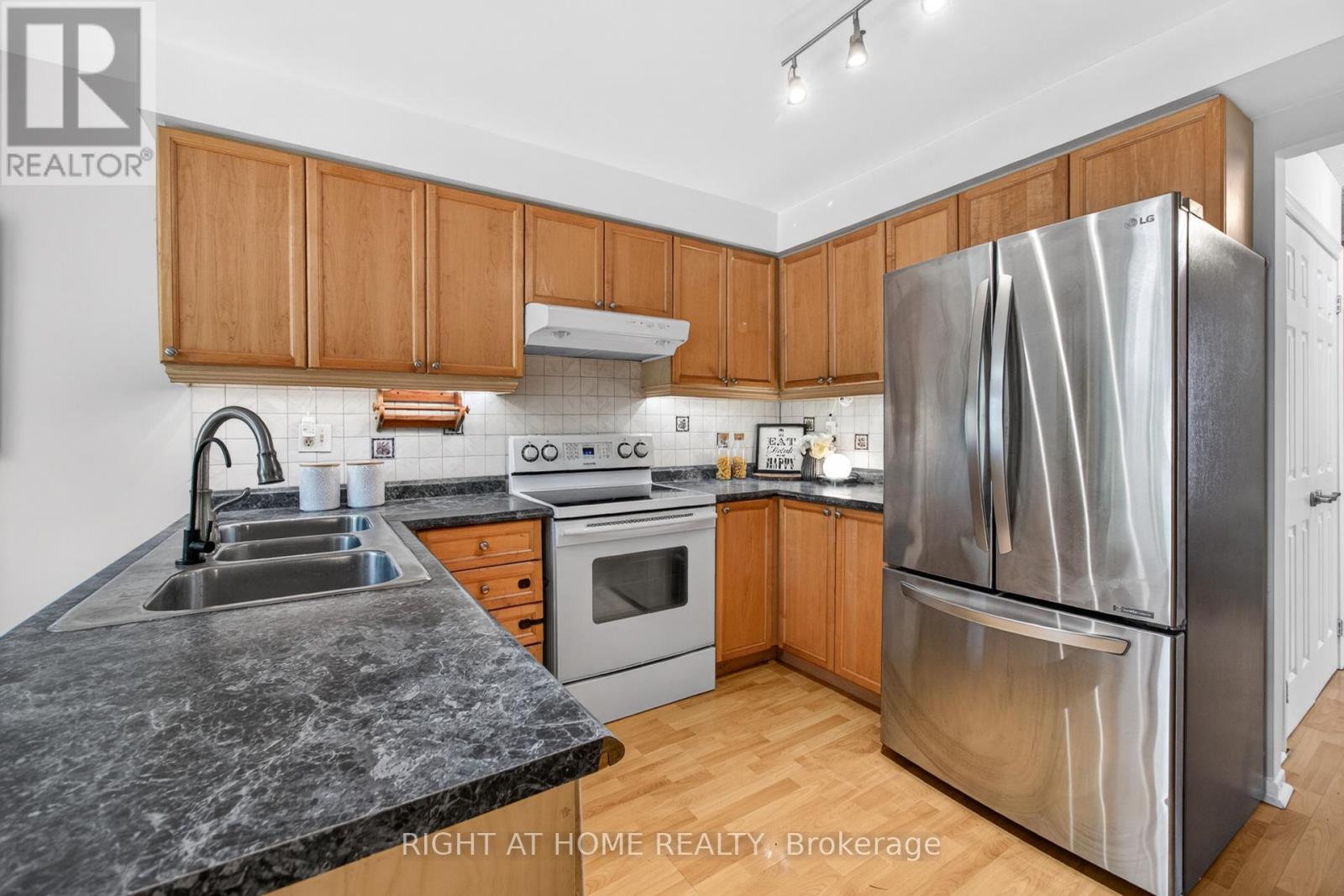 45 Lansbury Court, Vaughan, Ontario  L4J 5K1 - Photo 13 - N13214824