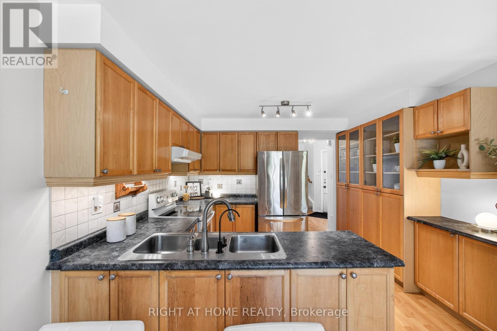 45 Lansbury Court, Vaughan, Ontario  L4J 5K1 - Photo 14 - N13214824