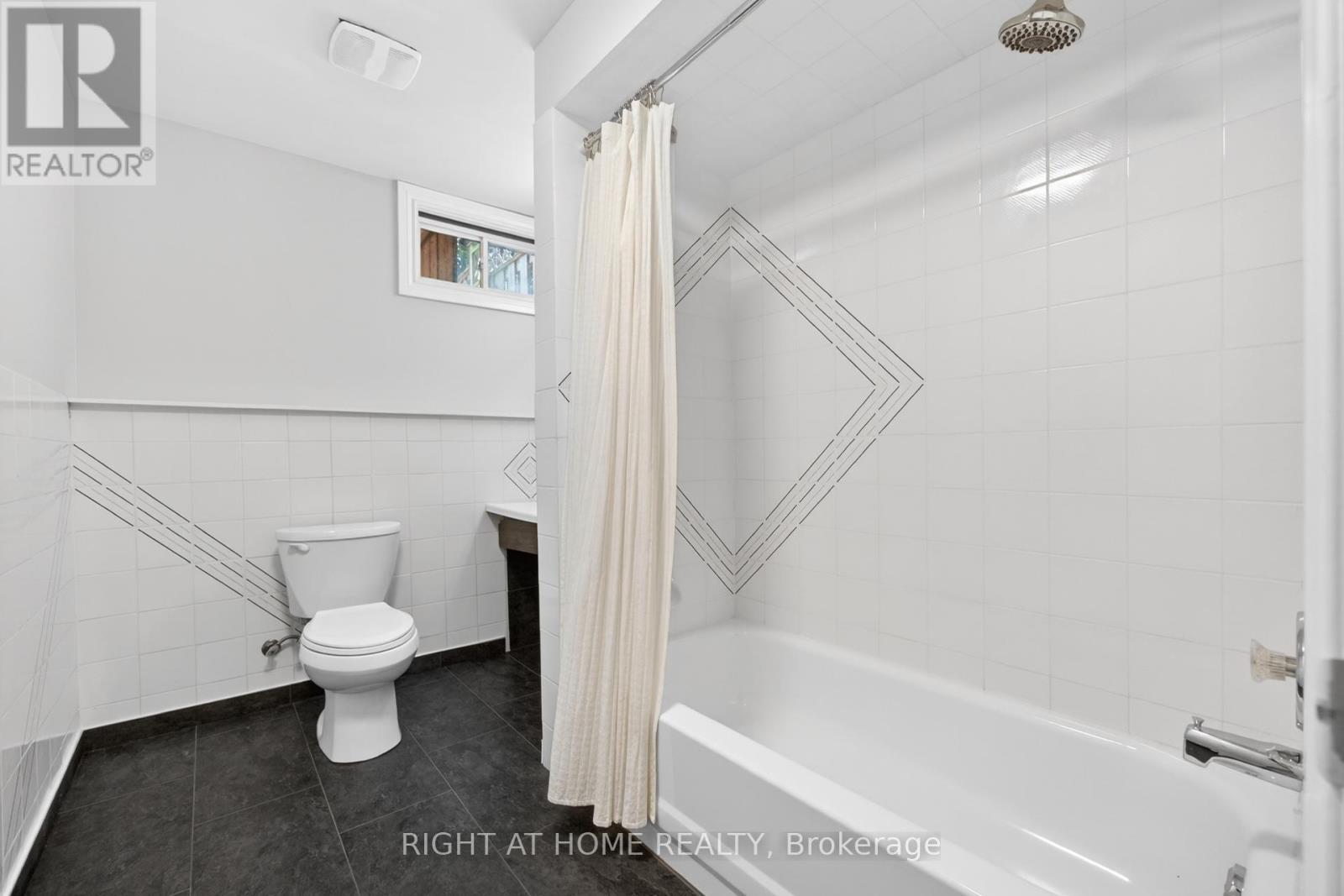 45 Lansbury Court, Vaughan, Ontario  L4J 5K1 - Photo 37 - N13214824
