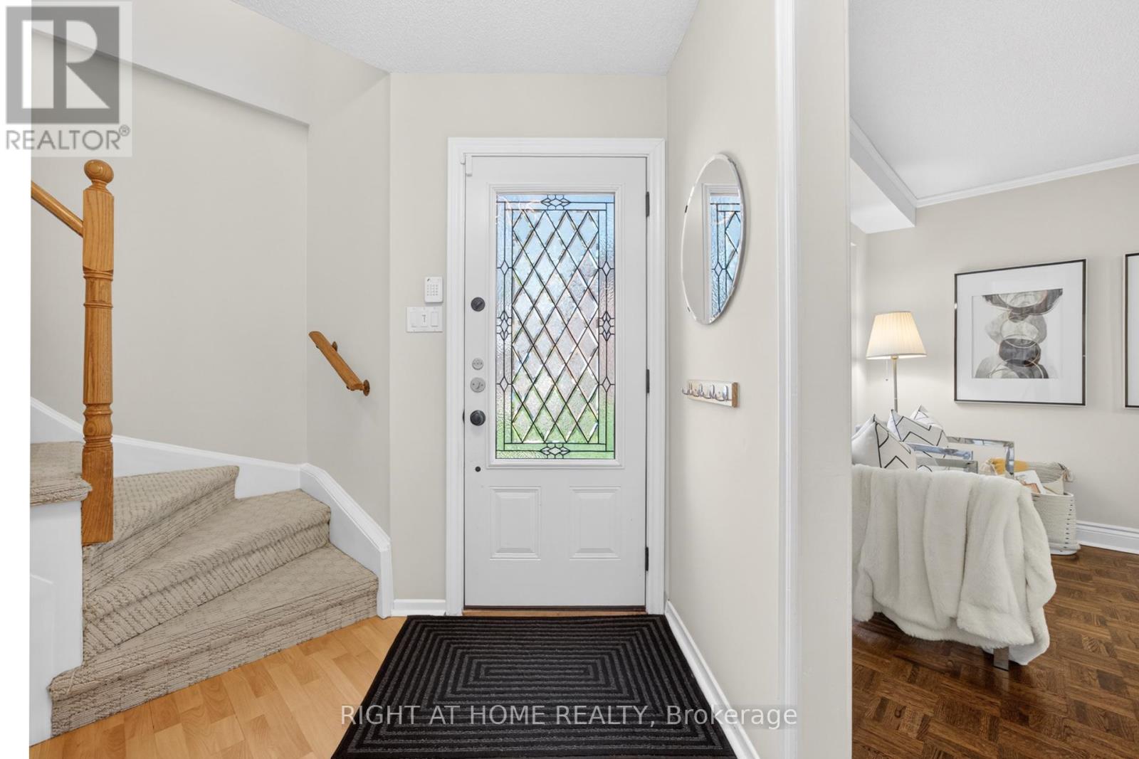 45 Lansbury Court, Vaughan, Ontario  L4J 5K1 - Photo 3 - N13214824