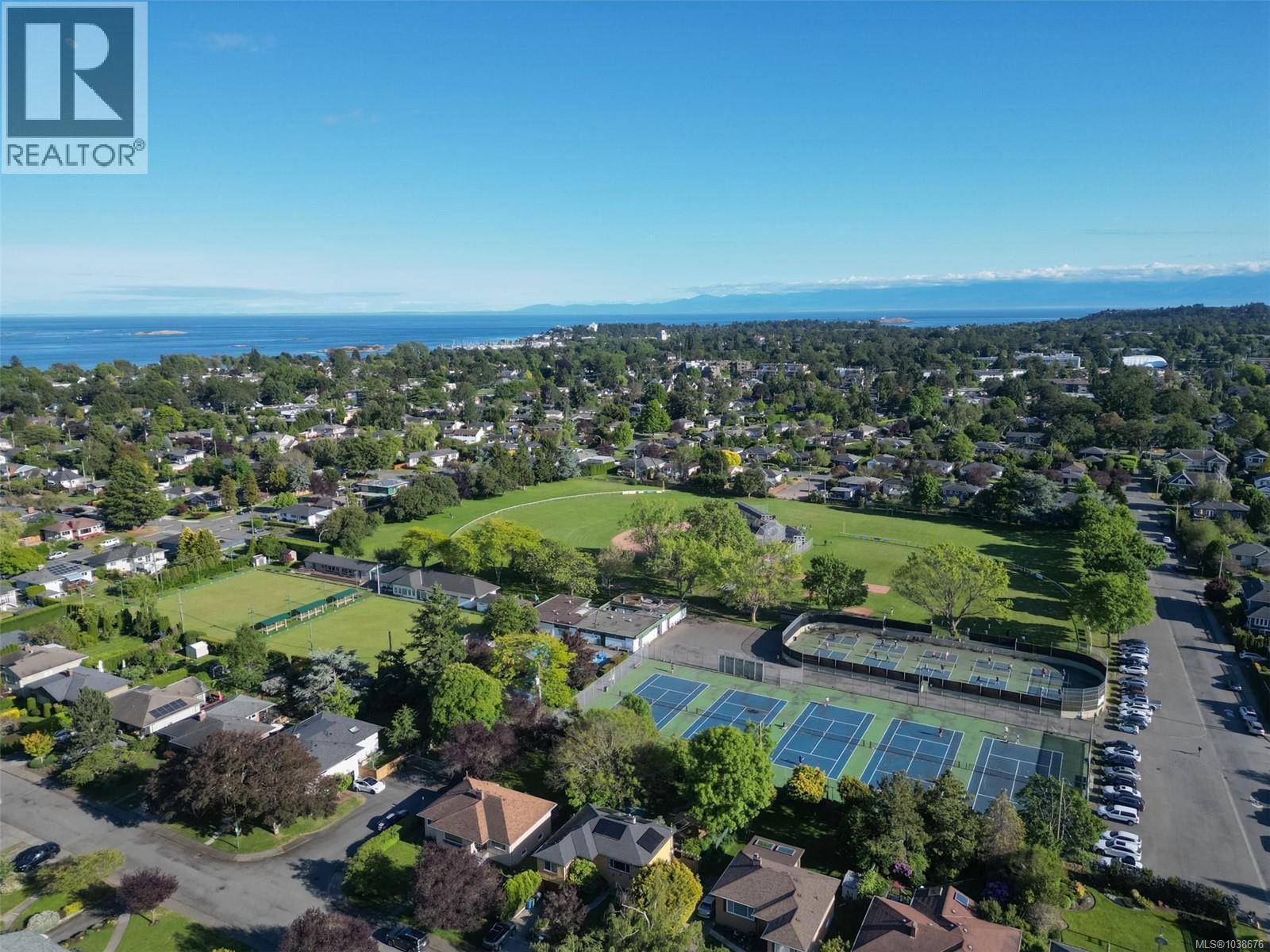4 2100 Allenby St, Oak Bay, British Columbia  V8R 3C3 - Photo 17 - 1038676