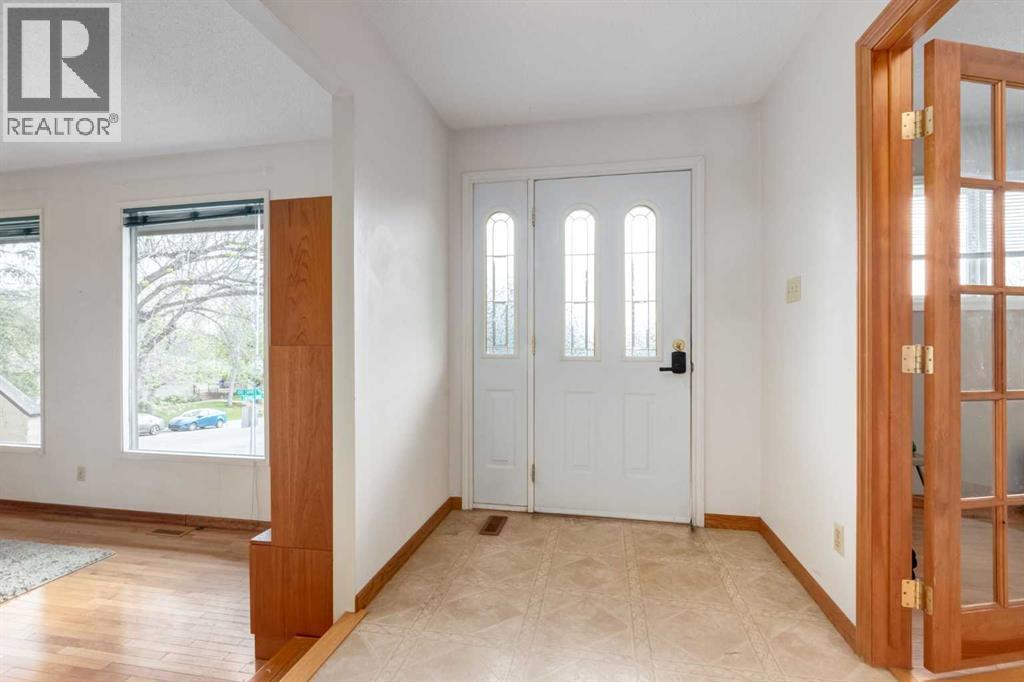 103 Cantrell Place Sw, Calgary, Alberta  T2W 1X2 - Photo 5 - A2314760
