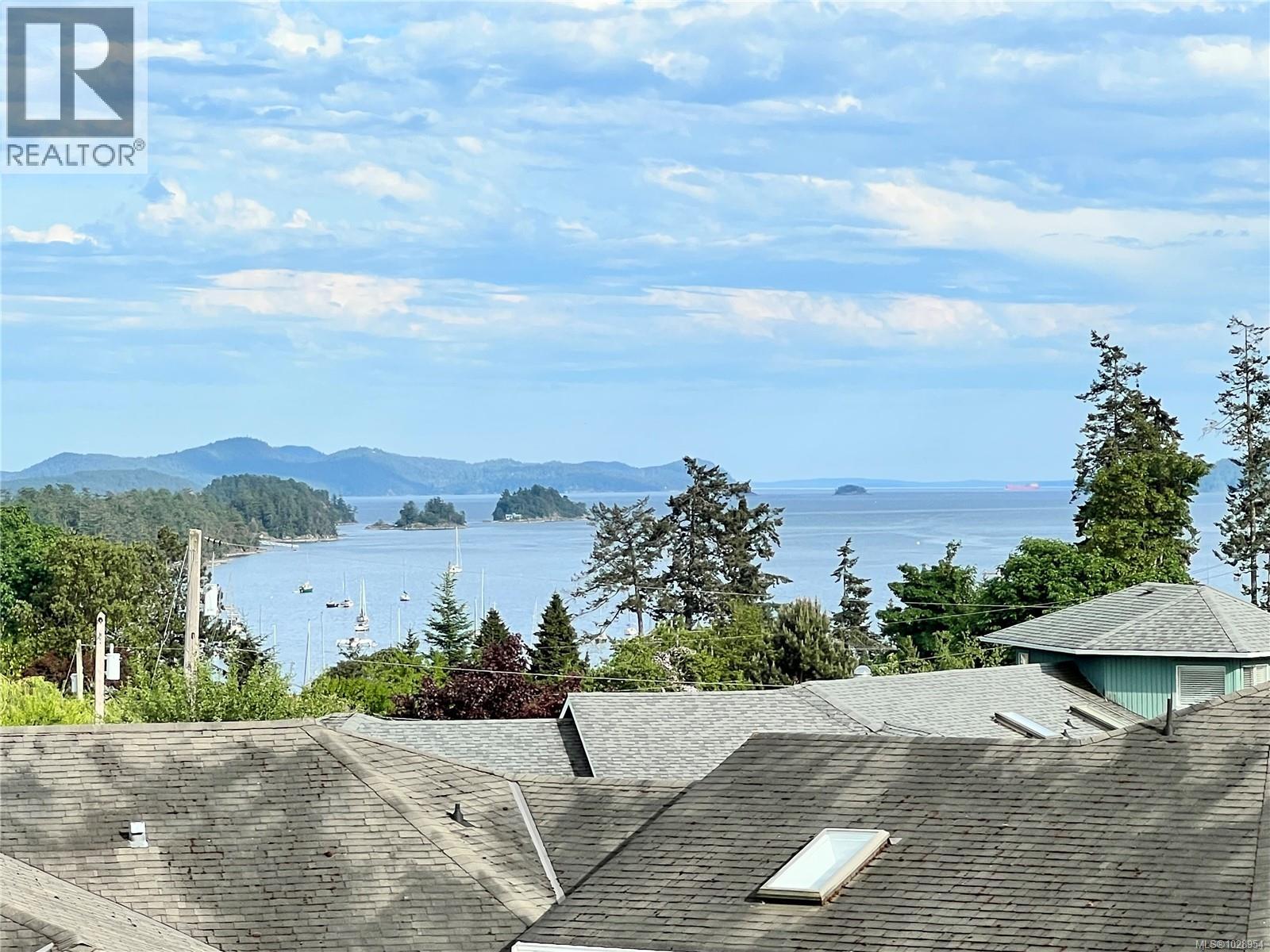 3 130 Corbett Rd, Salt Spring, British Columbia