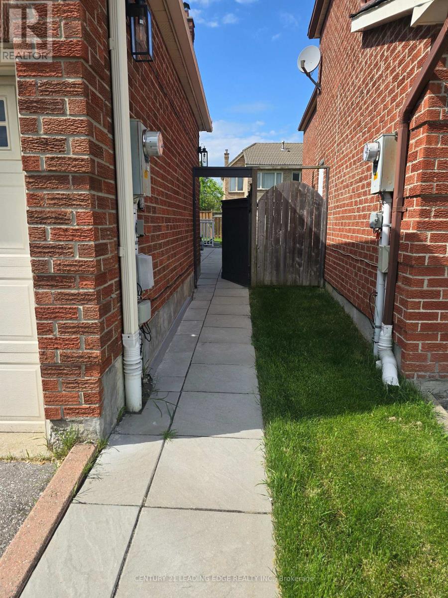 14 Porthclair Court, Toronto, Ontario  M1B 4X7 - Photo 37 - E13214702