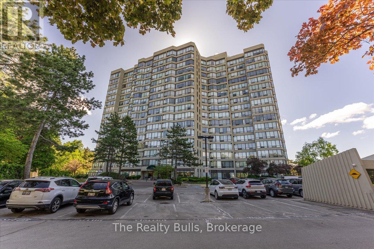 701 - 26 Hanover Road, Brampton, Ontario  L6S 4T2 - Photo 2 - W13217362