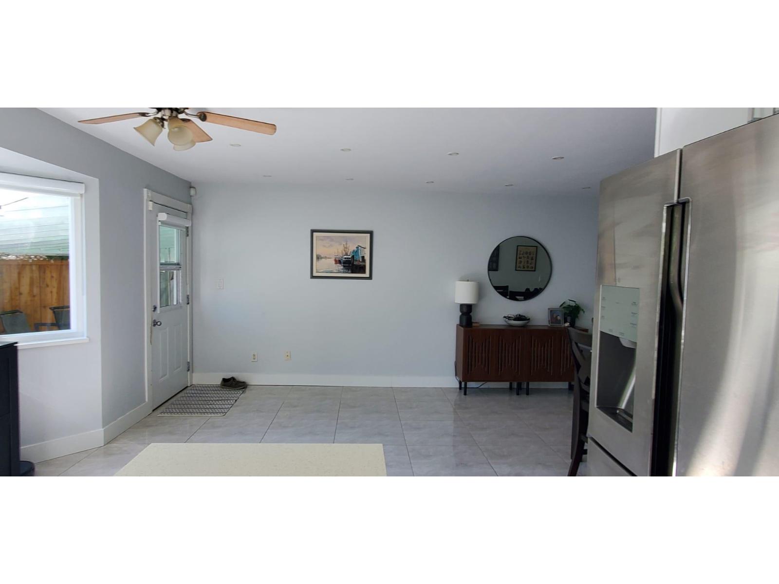 1953 158a Street, Surrey, British Columbia  V4A 8G9 - Photo 3 - R3129273
