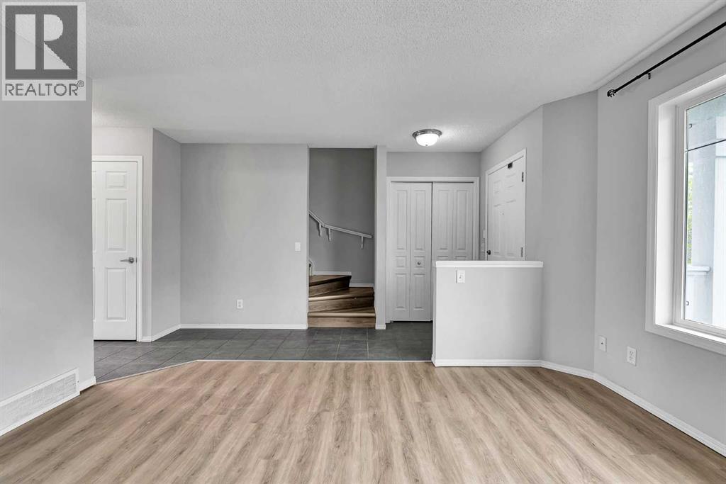 164 Bridleridge Gardens Sw, Calgary, Alberta  T2Y 4L4 - Photo 4 - A2314223
