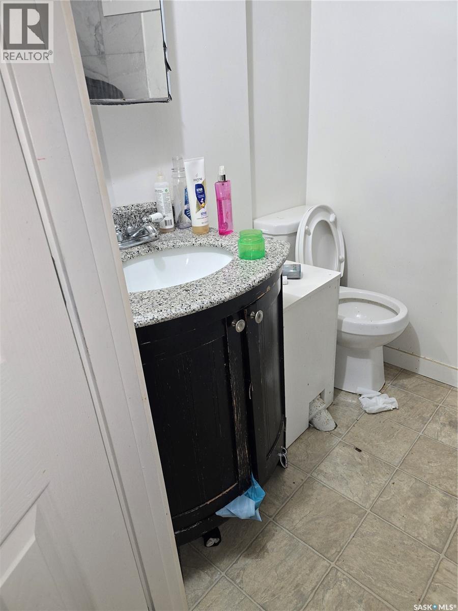 125 S Avenue S, Saskatoon, Saskatchewan  S7M 2Z7 - Photo 3 - SK030431