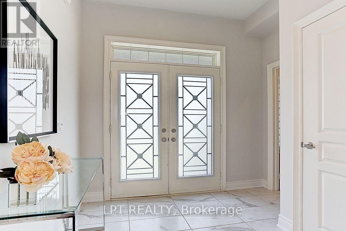 12 Baleberry Crescent, East Gwillimbury, Ontario  L9N 0P2 - Photo 2 - N13217380