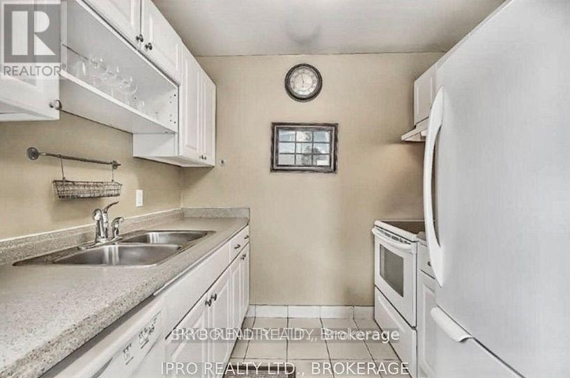 252 William Roe Boulevard N, Newmarket, Ontario  L3Y 1B5 - Photo 12 - N13217396