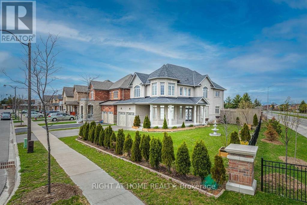22 Vanwood Crescent, Brampton, Ontario  L6P 2X4 - Photo 3 - W13217408