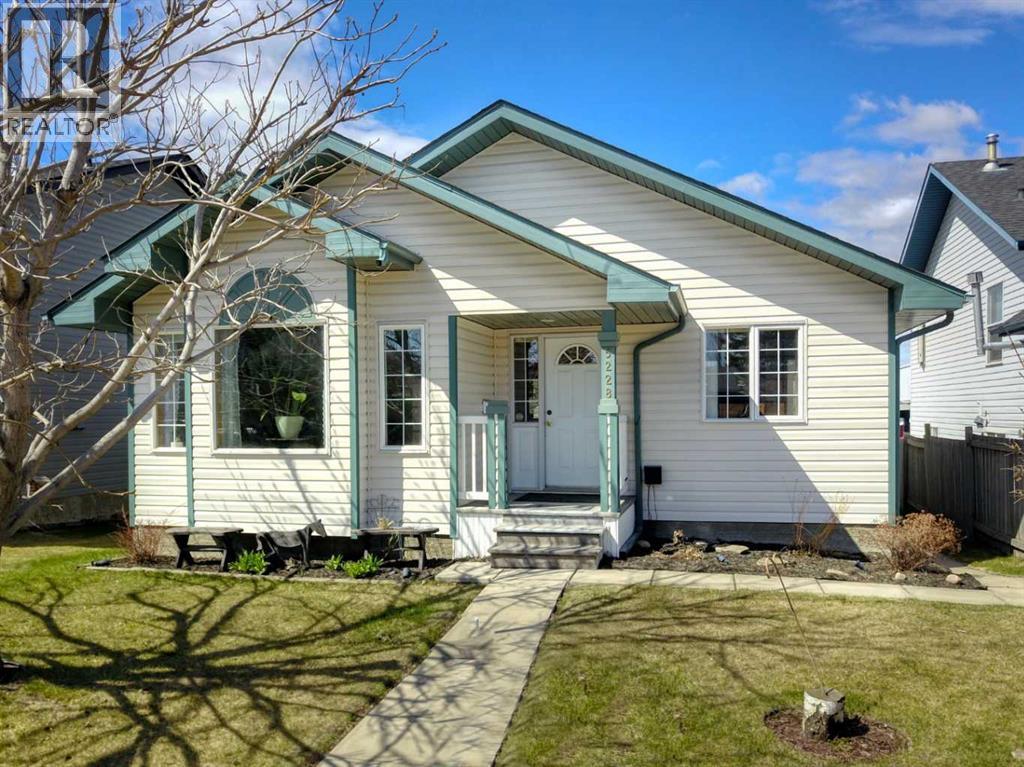 5228 41 Streetcrescent, Innisfail, Alberta  T4G 1W5 - Photo 1 - A2312202