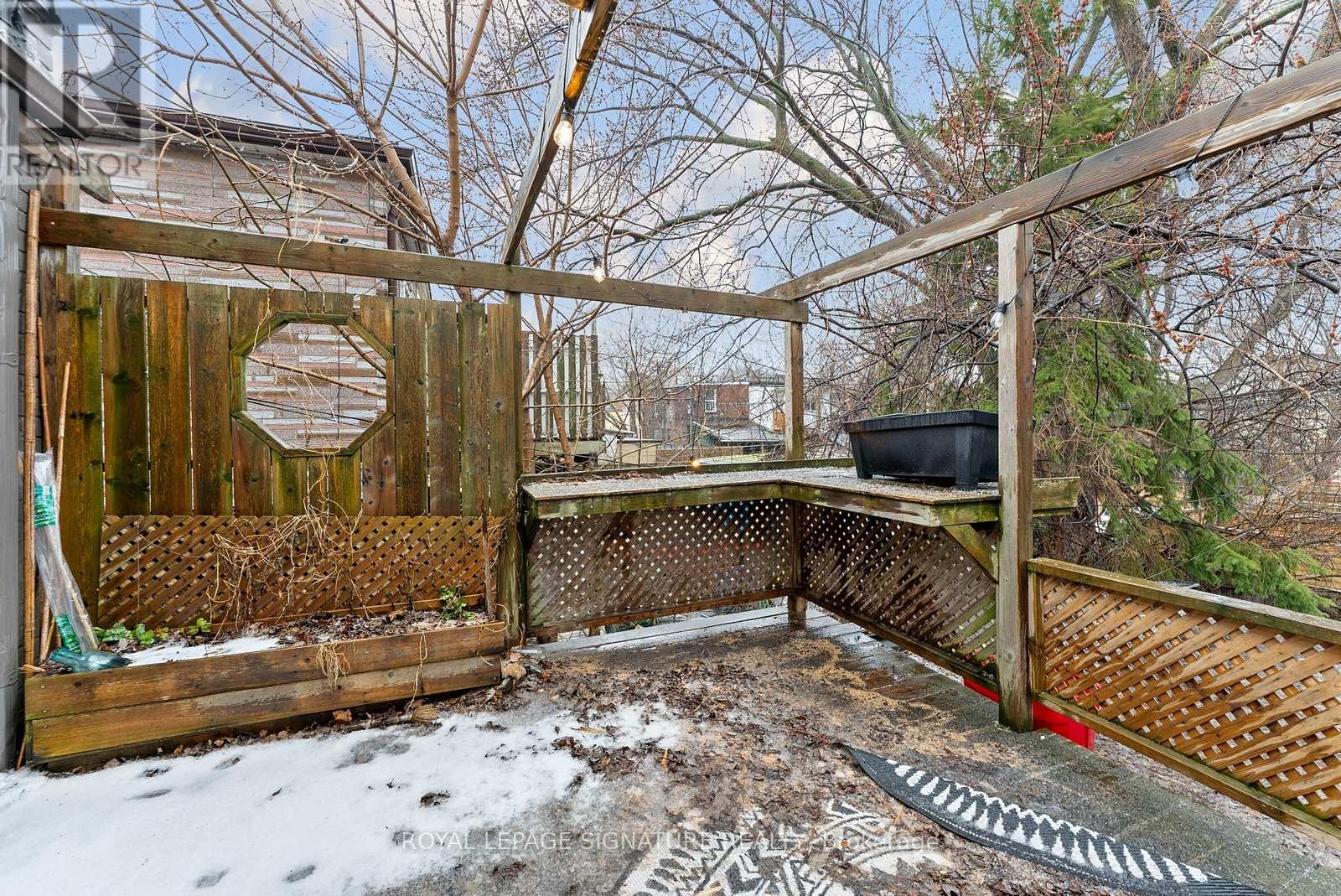 2 - 233 Greenwood Avenue, Toronto, Ontario  M4L 2R4 - Photo 10 - E13217412
