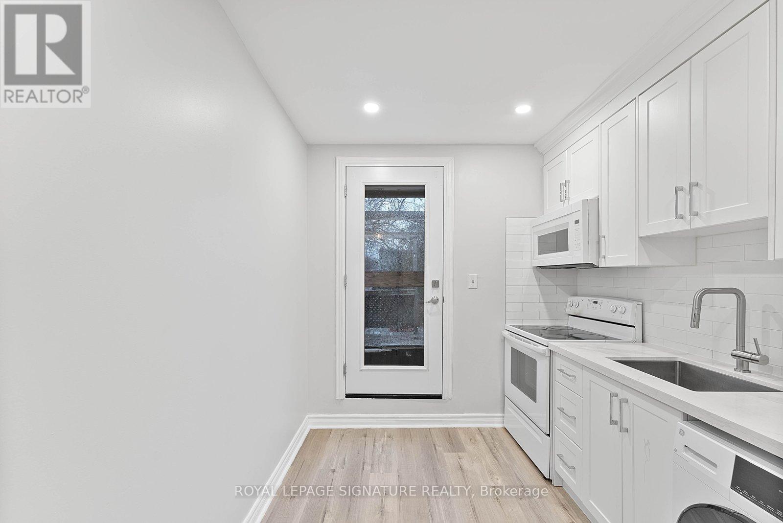 2 - 233 Greenwood Avenue, Toronto, Ontario  M4L 2R4 - Photo 3 - E13217412