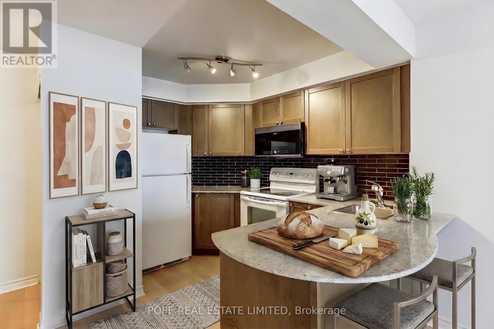 713 - 763 Bay Street, Toronto, Ontario  M5G 2R3 - Photo 2 - C13217478