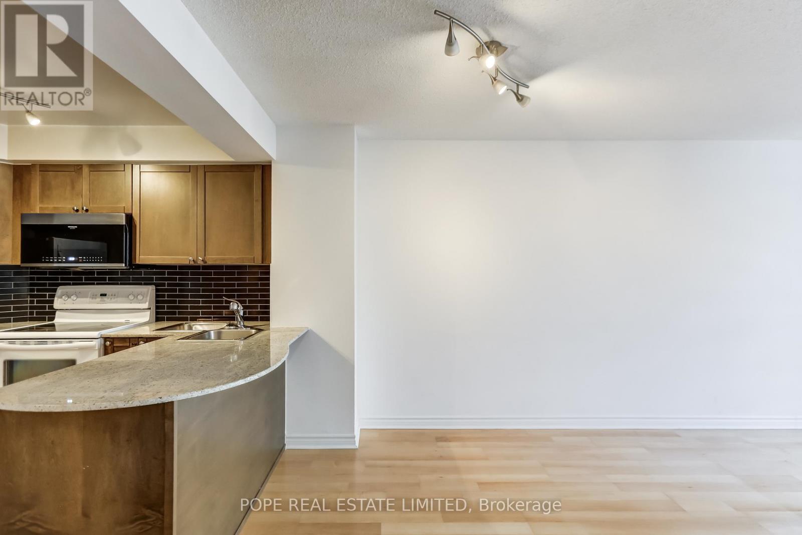 713 - 763 Bay Street, Toronto, Ontario  M5G 2R3 - Photo 7 - C13217478