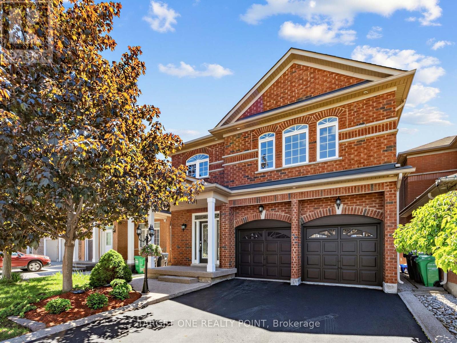 5634 Watersfield Avenue, Mississauga, Ontario  L5M 7G1 - Photo 2 - W13217458