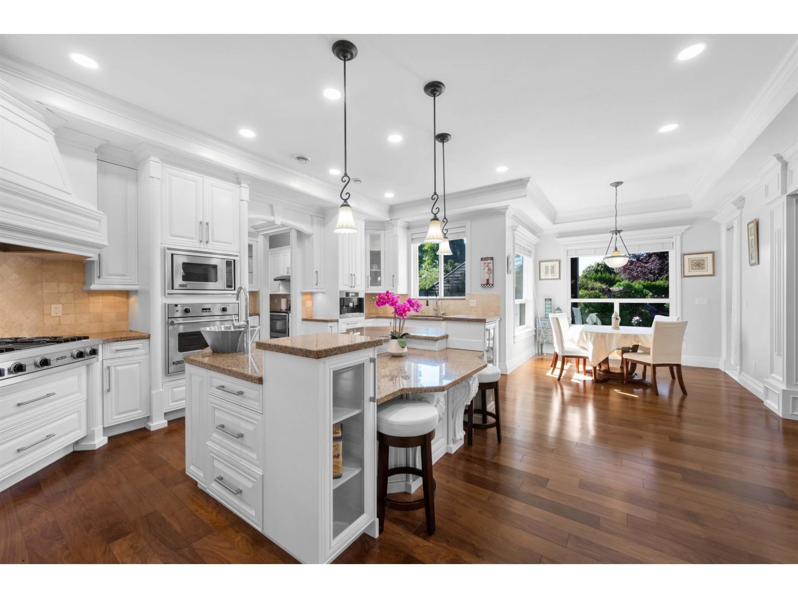 16418 36a Avenue, Surrey, British Columbia  V3Z 0M1 - Photo 3 - R3129879
