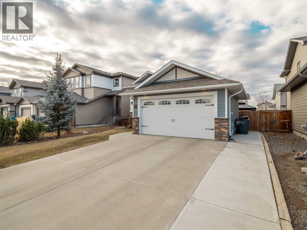 453 Westgate Crescent, Coaldale, Alberta  T1M 0E1 - Photo 2 - A2314300