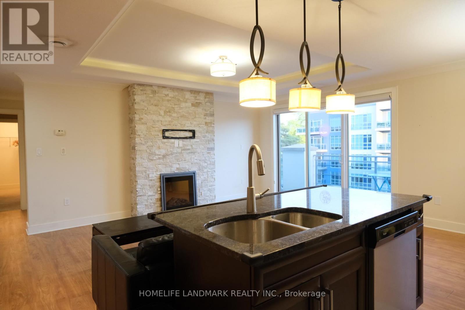 408 - 320 Sugarcreek Trail, London North, Ontario  N6H 0G3 - Photo 4 - X12859422