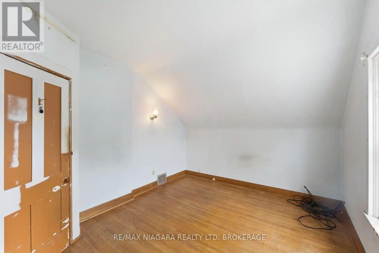 5719 Temperance Avenue E, Niagara Falls, Ontario  L2G 4A6 - Photo 13 - X13217556