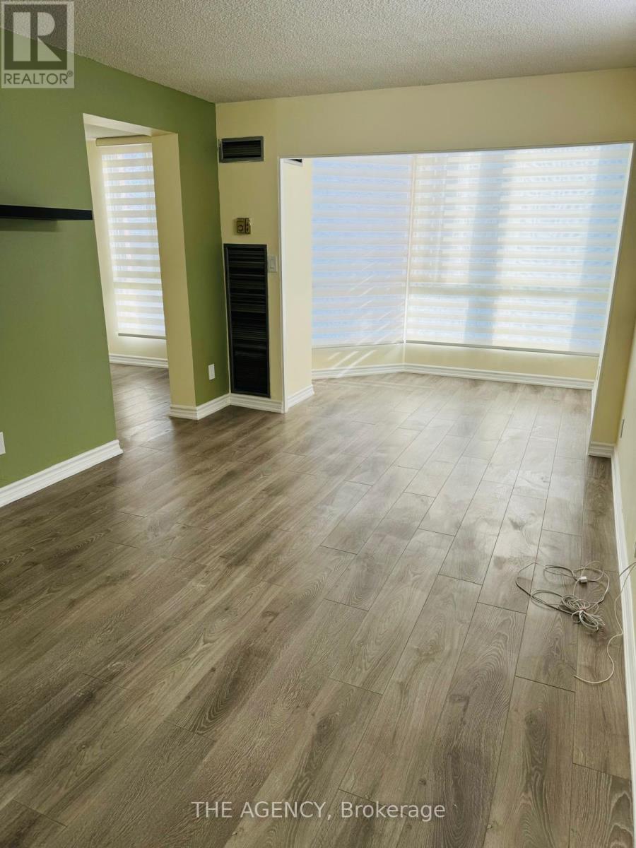 1112 - 145 Hillcrest Avenue, Mississauga, Ontario  L5B 3Z1 - Photo 2 - W13217520