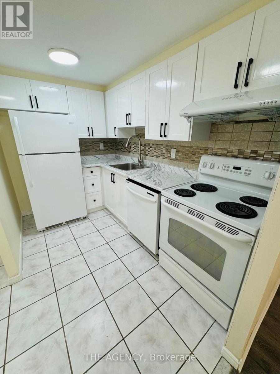 1112 - 145 Hillcrest Avenue, Mississauga, Ontario  L5B 3Z1 - Photo 4 - W13217520