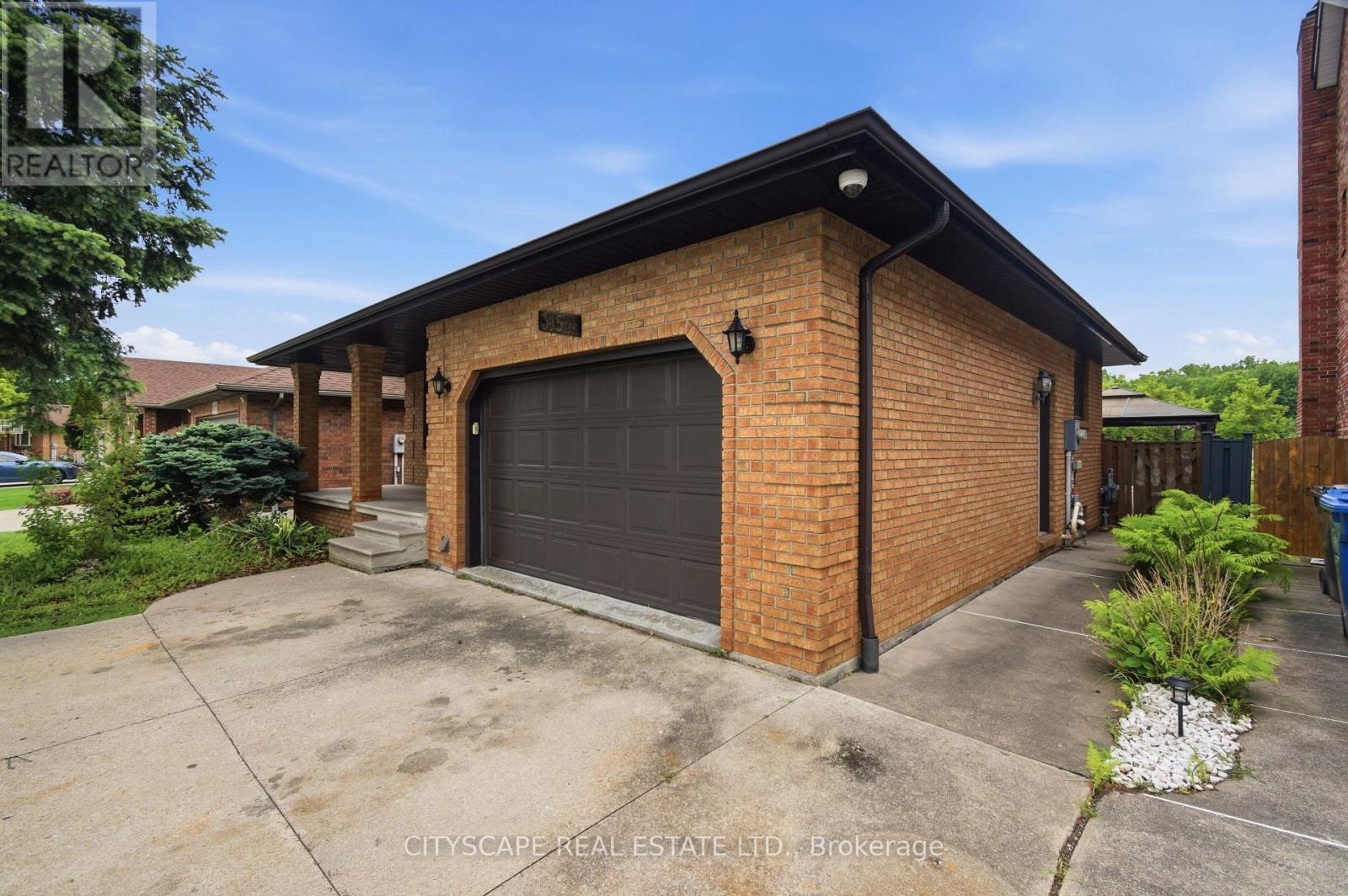 3154 Fazio Drive, Windsor, Ontario  N9E 4G6 - Photo 3 - X13217560