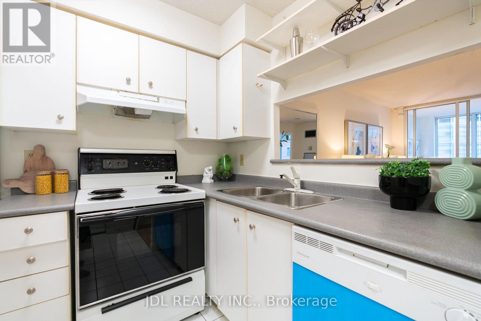407 - 24 Wellesley Street W, Toronto, Ontario  M4Y 2X6 - Photo 17 - C13217536